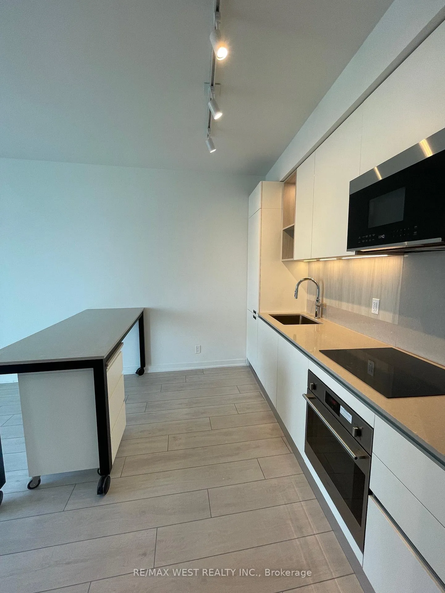 Photo 9 of Unit 2206, 39 Mary Street, Barrie, City Centre — HOMEH