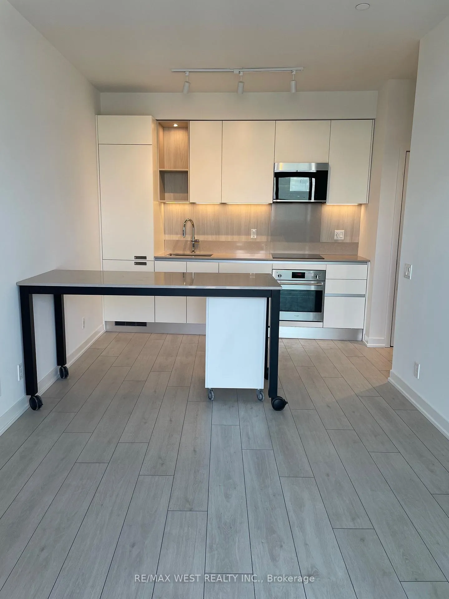 Photo 10 of Unit 2206, 39 Mary Street, Barrie, City Centre — HOMEH