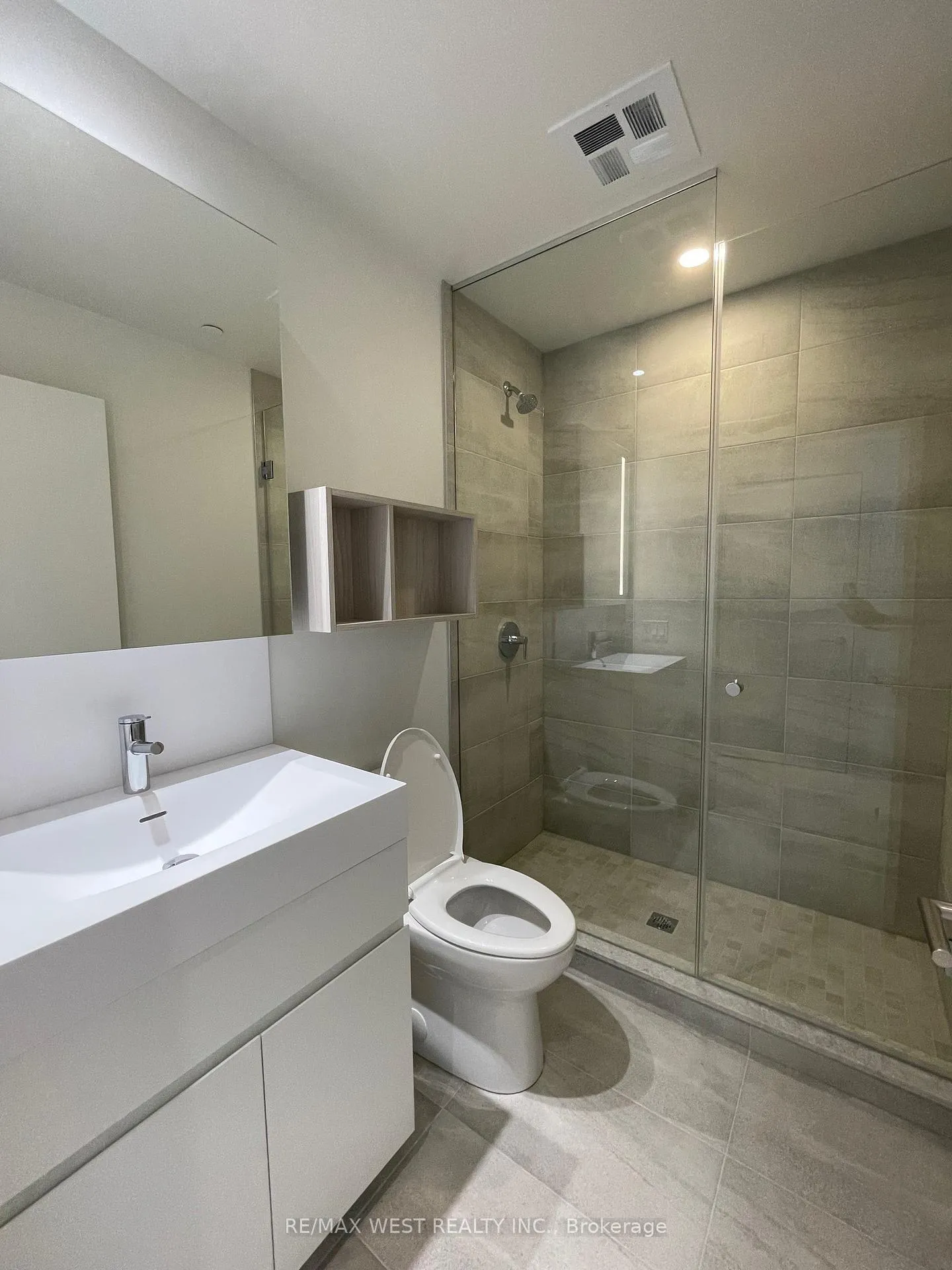 Photo 13 of Unit 2206, 39 Mary Street, Barrie, City Centre — HOMEH