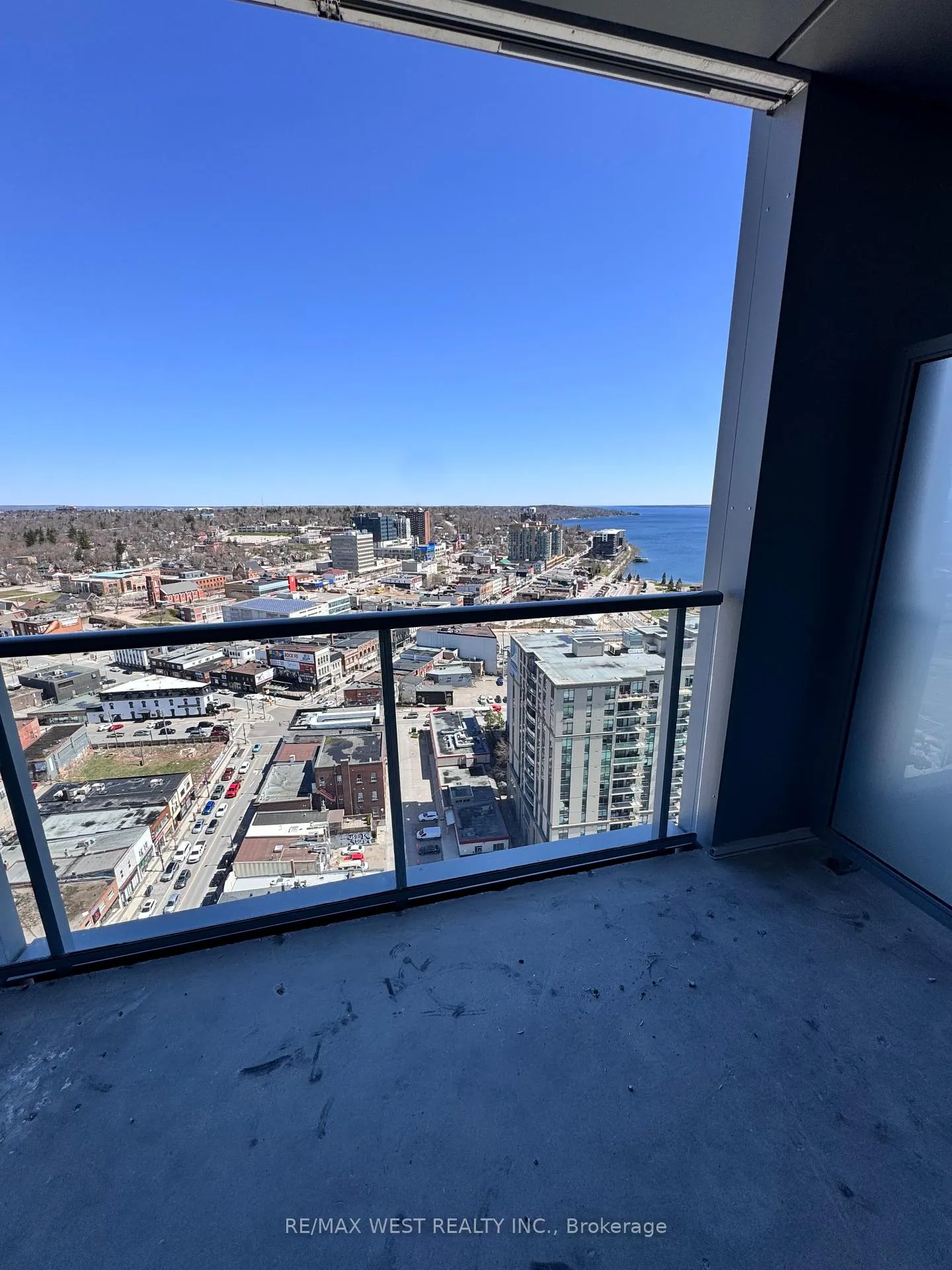 Photo 22 of Unit 2206, 39 Mary Street, Barrie, City Centre — HOMEH