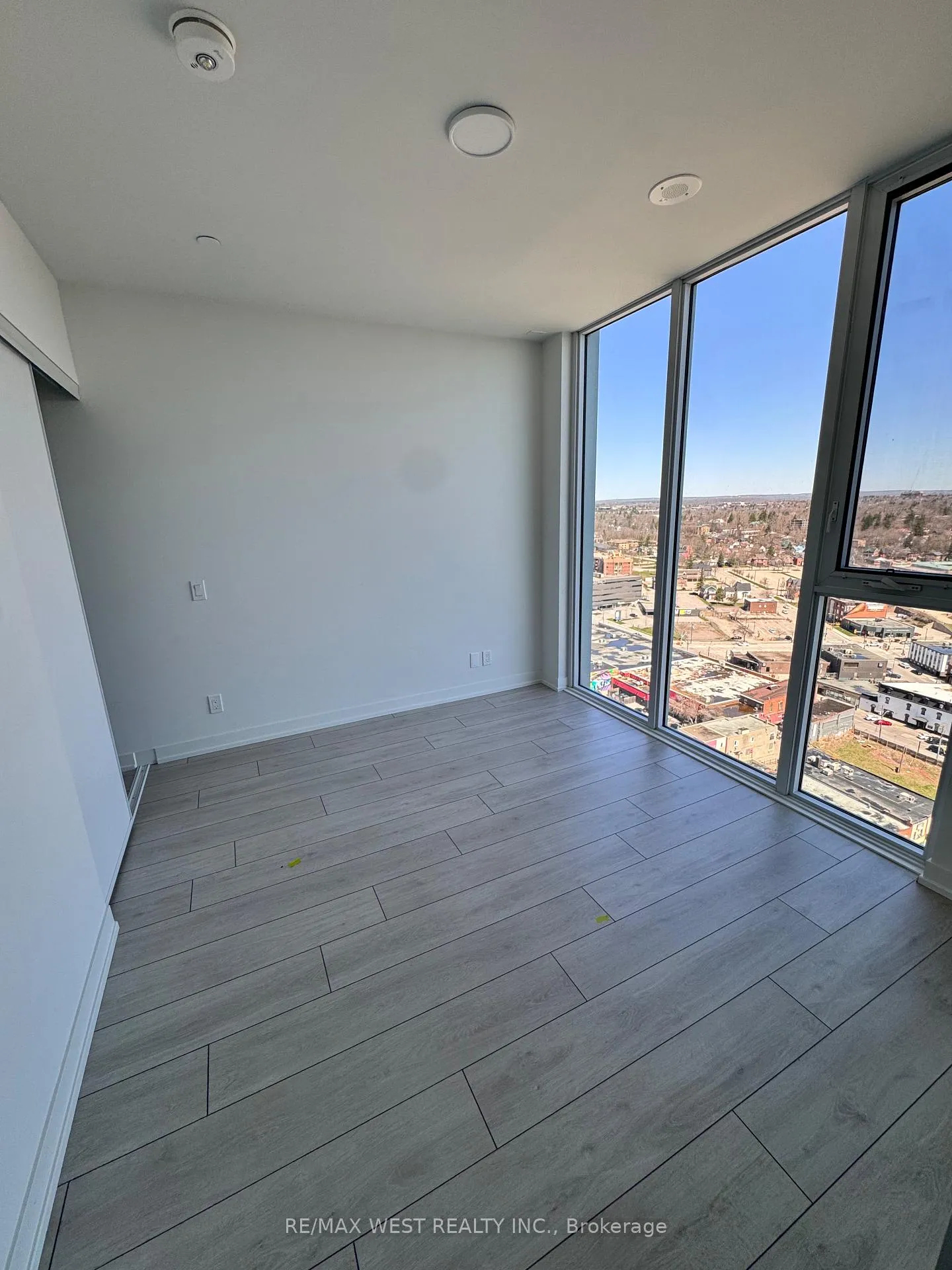 Photo 23 of Unit 2206, 39 Mary Street, Barrie, City Centre — HOMEH