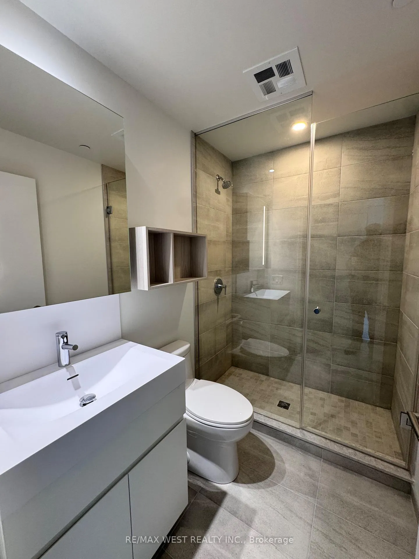 Photo 26 of Unit 2206, 39 Mary Street, Barrie, City Centre — HOMEH