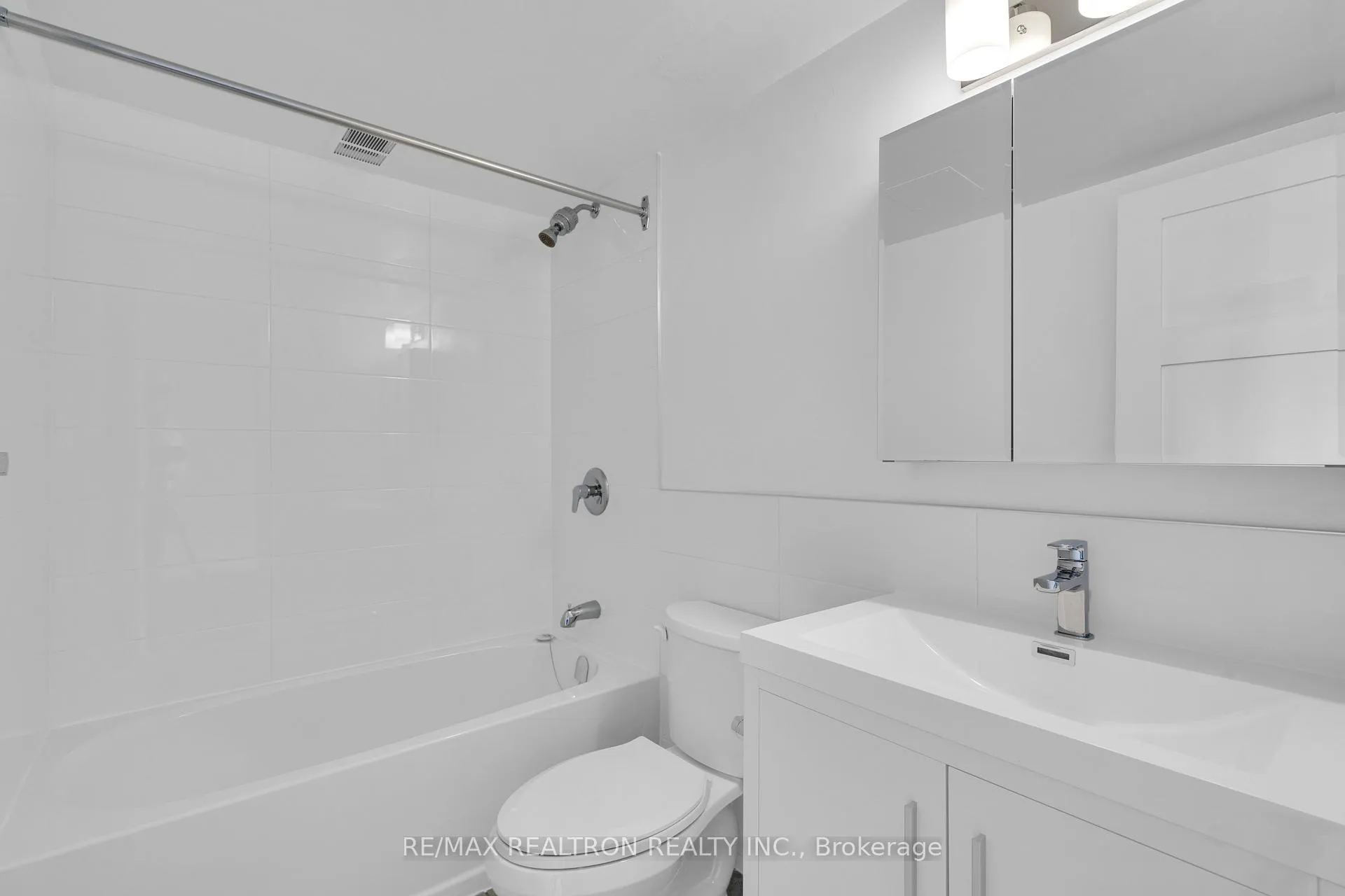Photo 4 of Unit 1805, 33 Isabella Street, Toronto, Church-Yonge Corridor — HOMEH