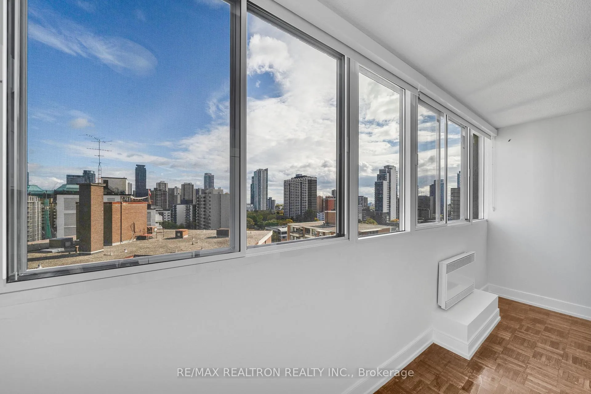 Photo 6 of Unit 1805, 33 Isabella Street, Toronto, Church-Yonge Corridor — HOMEH