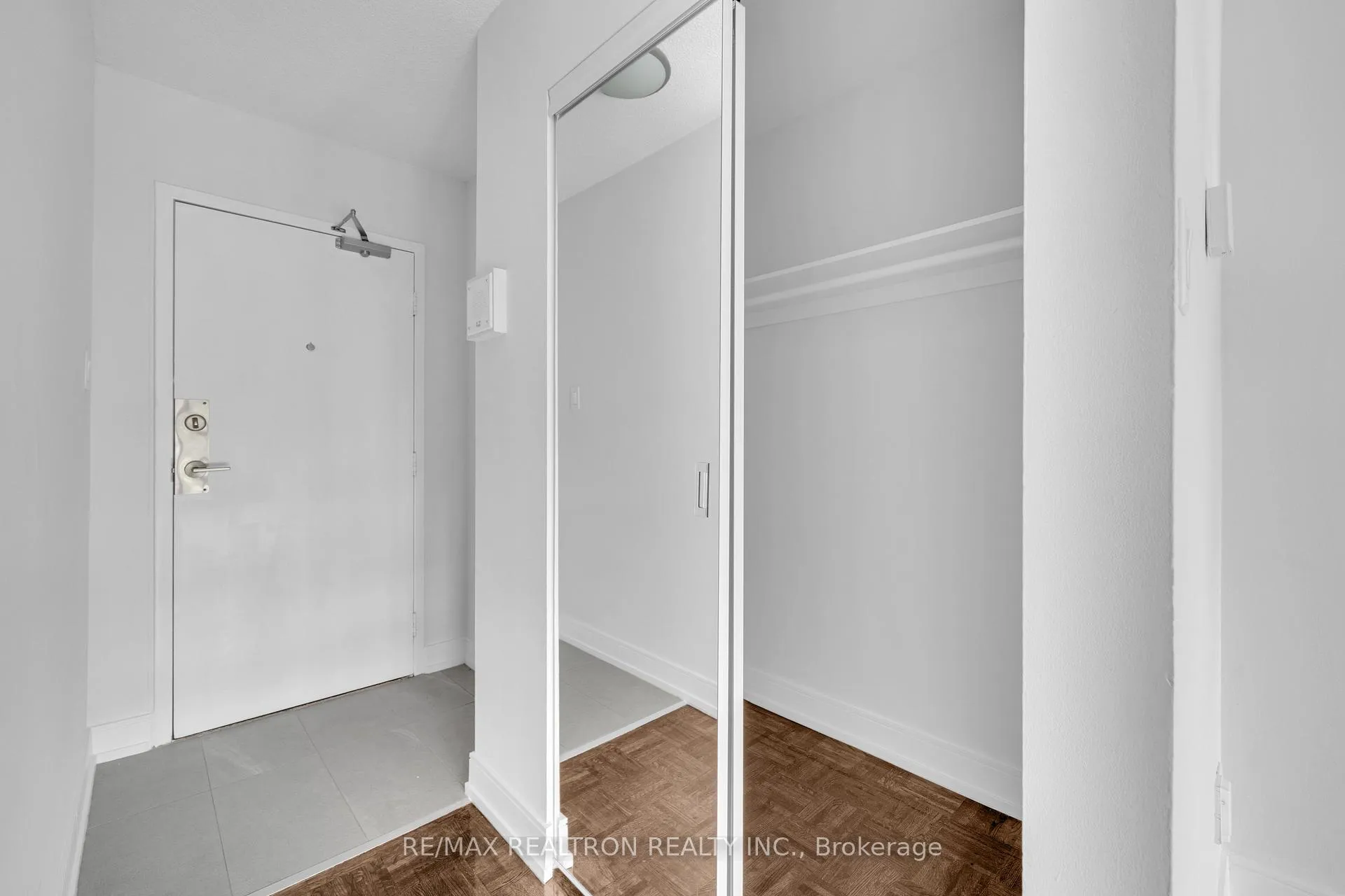 Photo 7 of Unit 1805, 33 Isabella Street, Toronto, Church-Yonge Corridor — HOMEH