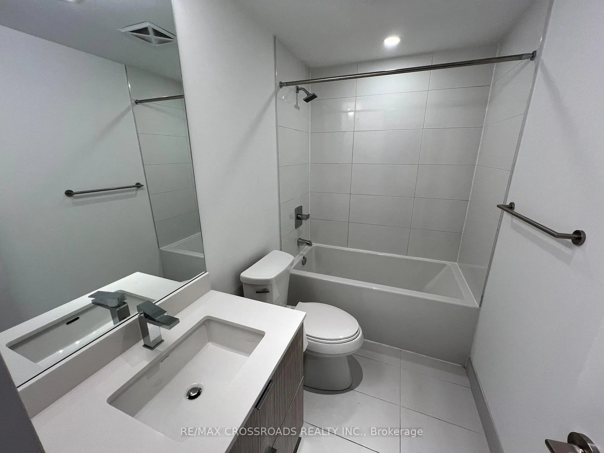 Photo 10 of Unit 3206, 395 Bloor Street E, Toronto, North St. James Town — HOMEH