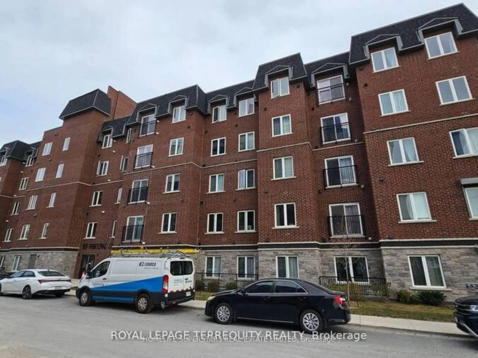 Front of Unit 301, 501 Frontenac Street