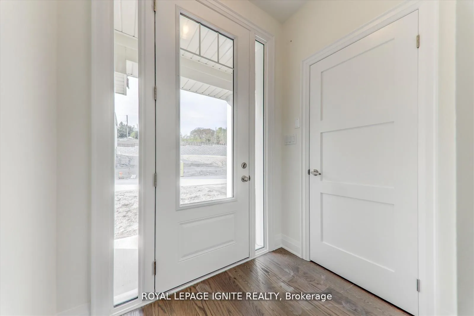 Photo 8 of 519 Hudson Crescent, Midland — HOMEH