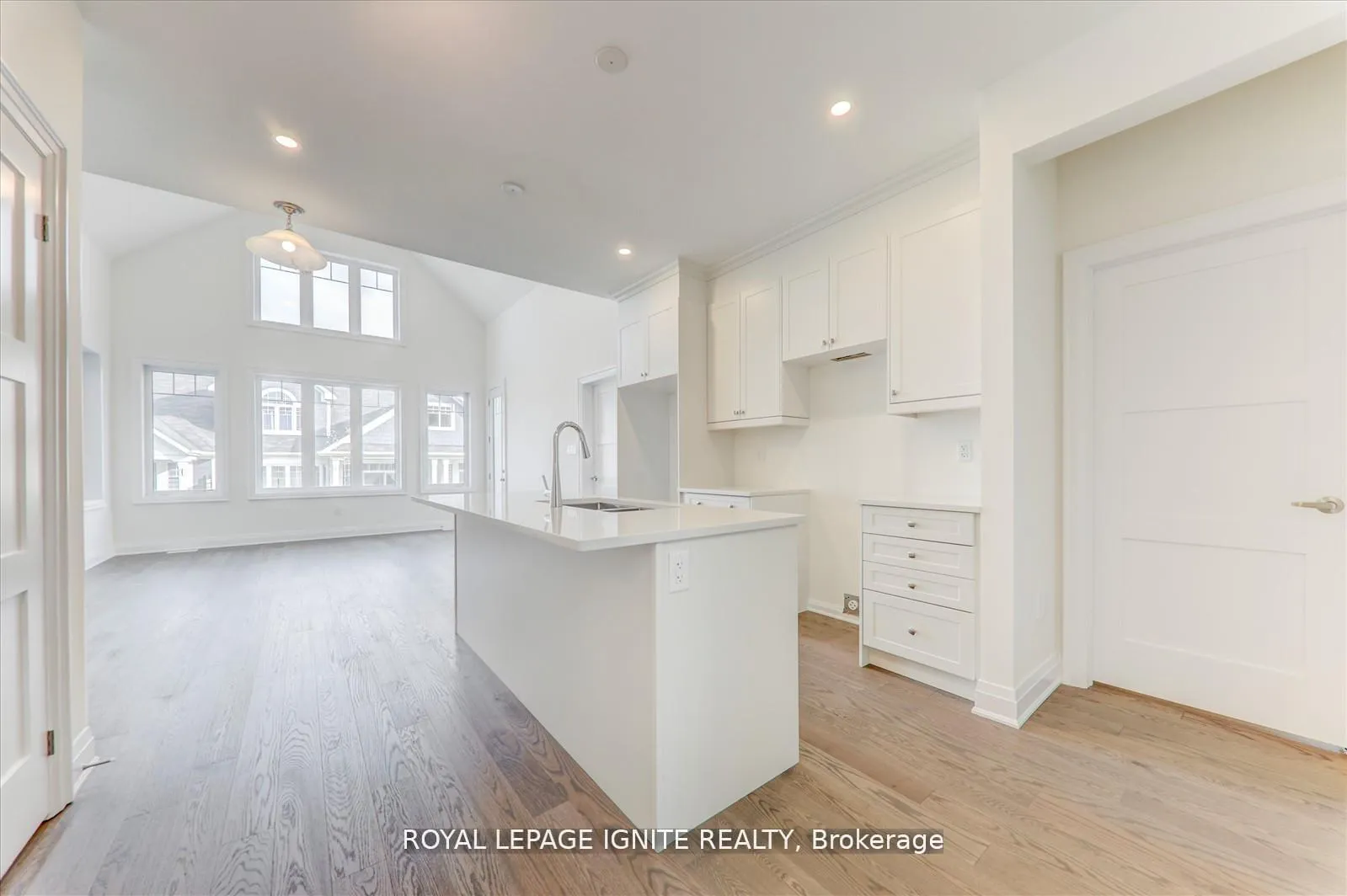 Photo 10 of 519 Hudson Crescent, Midland — HOMEH