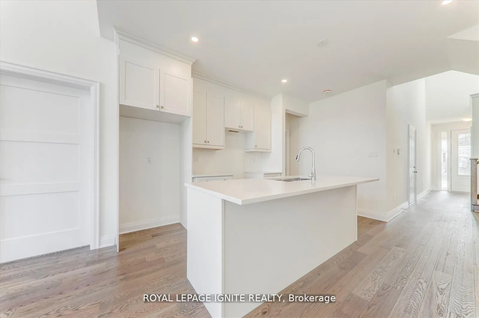 Photo 11 of 519 Hudson Crescent, Midland — HOMEH