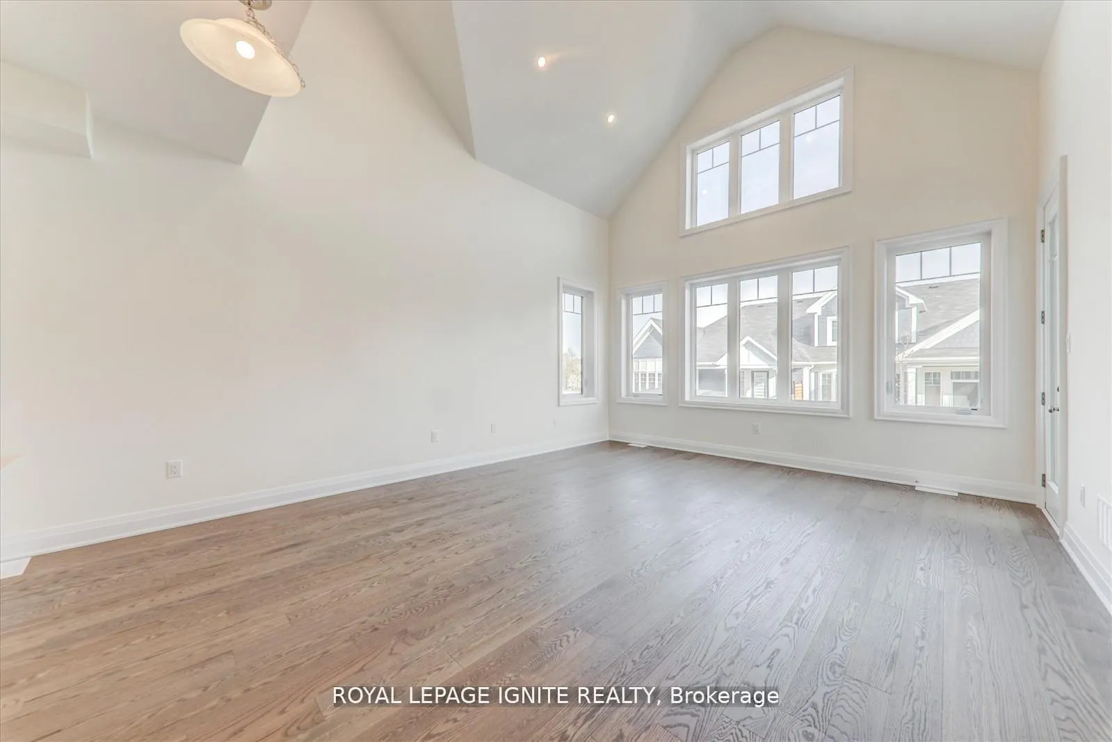 Photo 12 of 519 Hudson Crescent, Midland — HOMEH