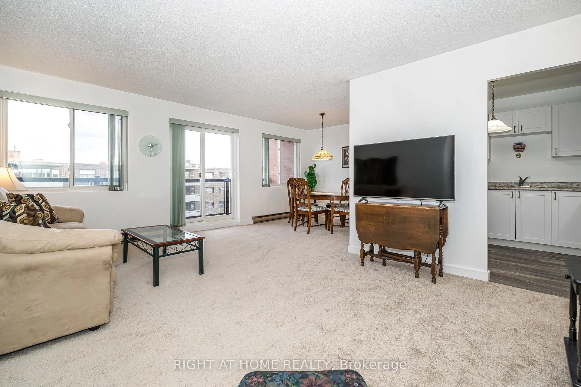 Photo 5 of Unit 506, 131 Taunton Road E, Oshawa, Centennial — HOMEH