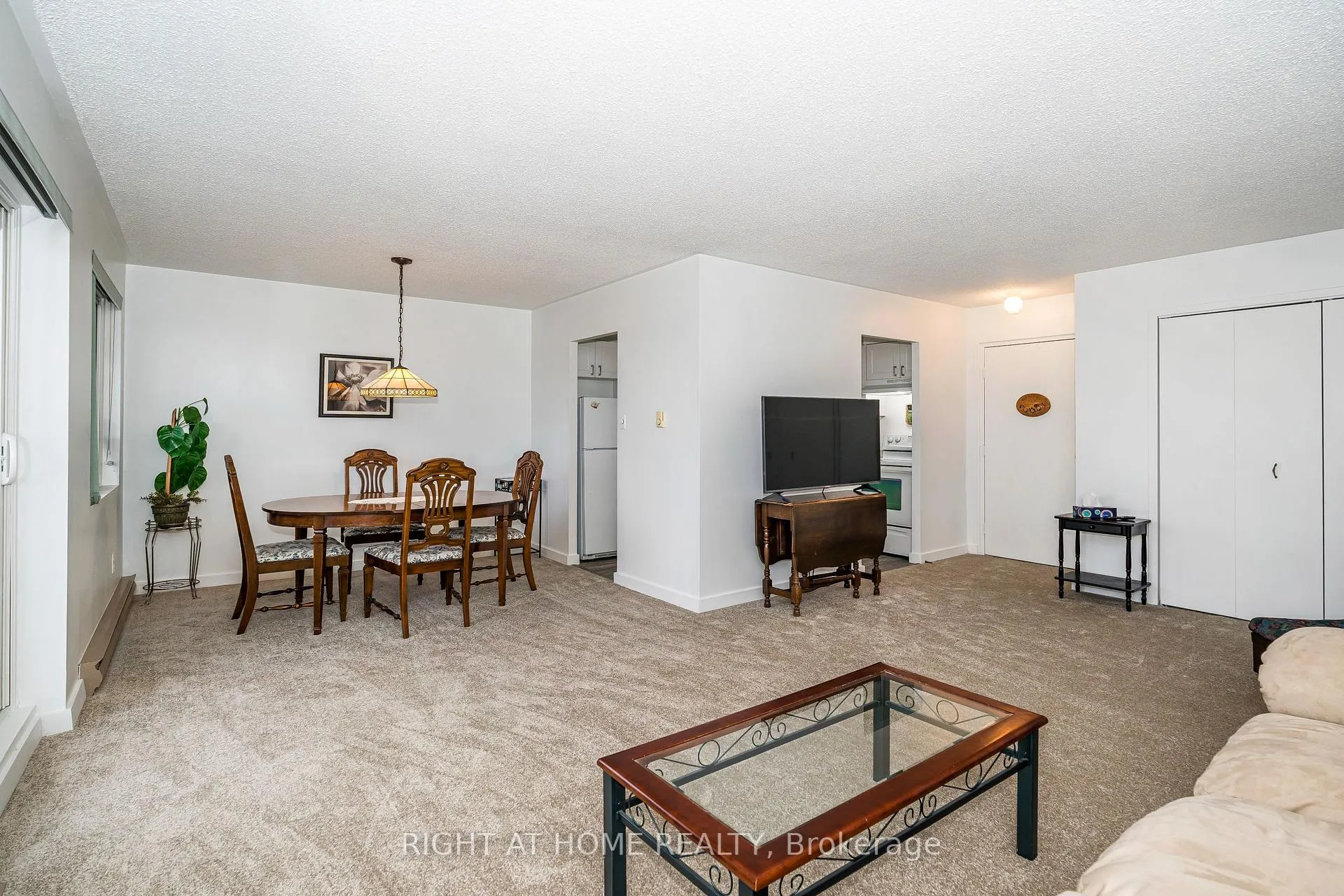 Photo 6 of Unit 506, 131 Taunton Road E, Oshawa, Centennial — HOMEH