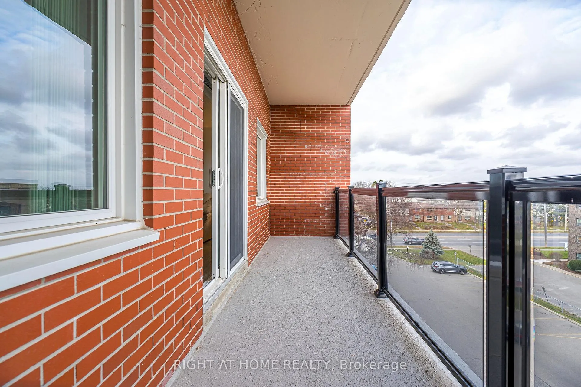 Photo 13 of Unit 506, 131 Taunton Road E, Oshawa, Centennial — HOMEH