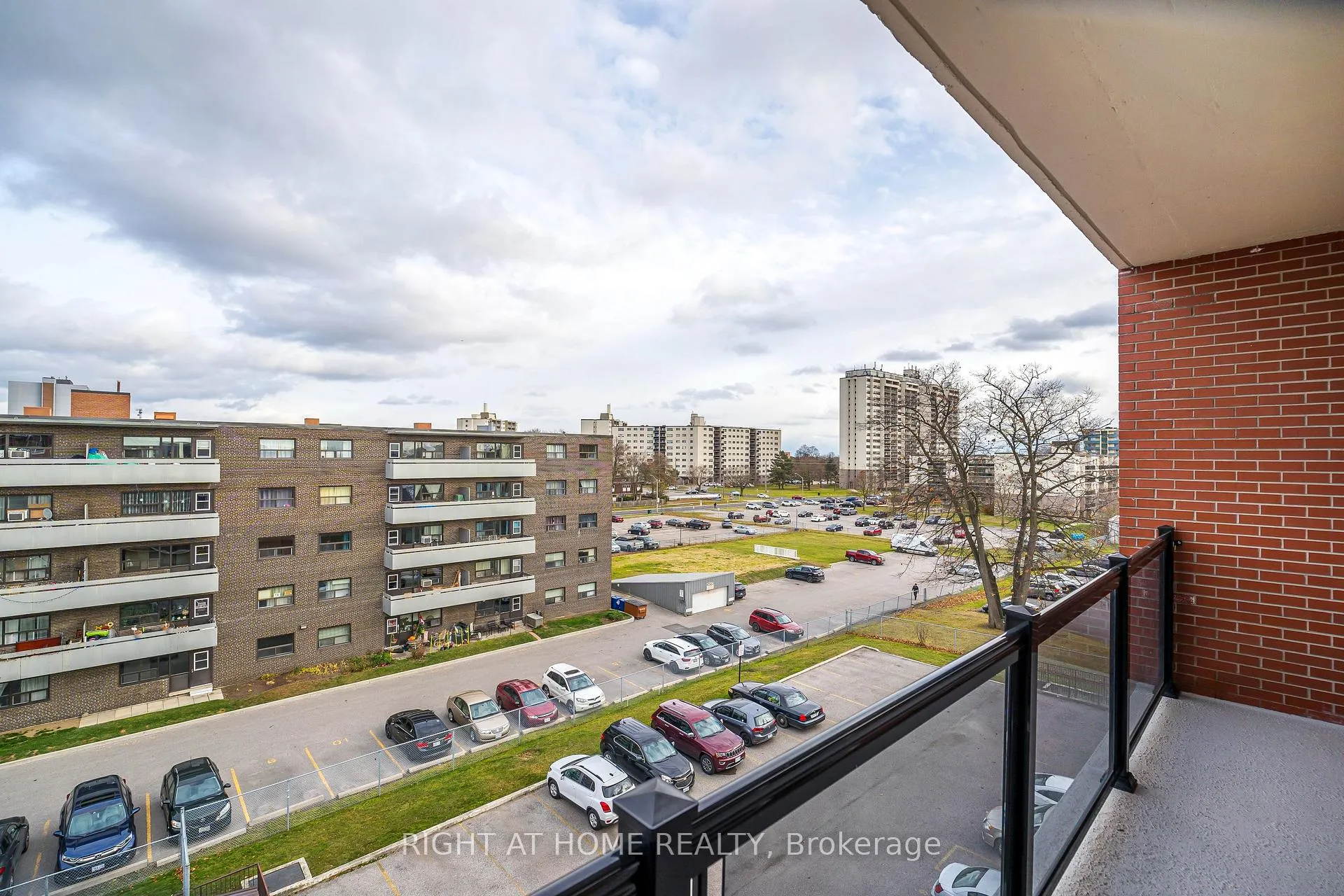 Photo 14 of Unit 506, 131 Taunton Road E, Oshawa, Centennial — HOMEH