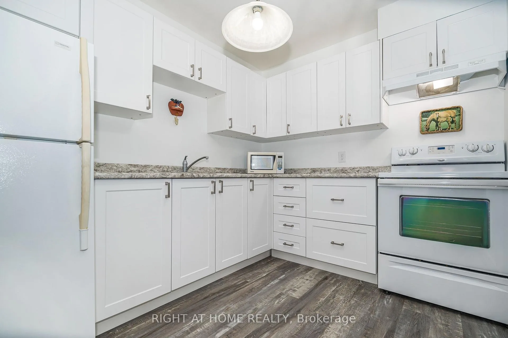 Photo 15 of Unit 506, 131 Taunton Road E, Oshawa, Centennial — HOMEH