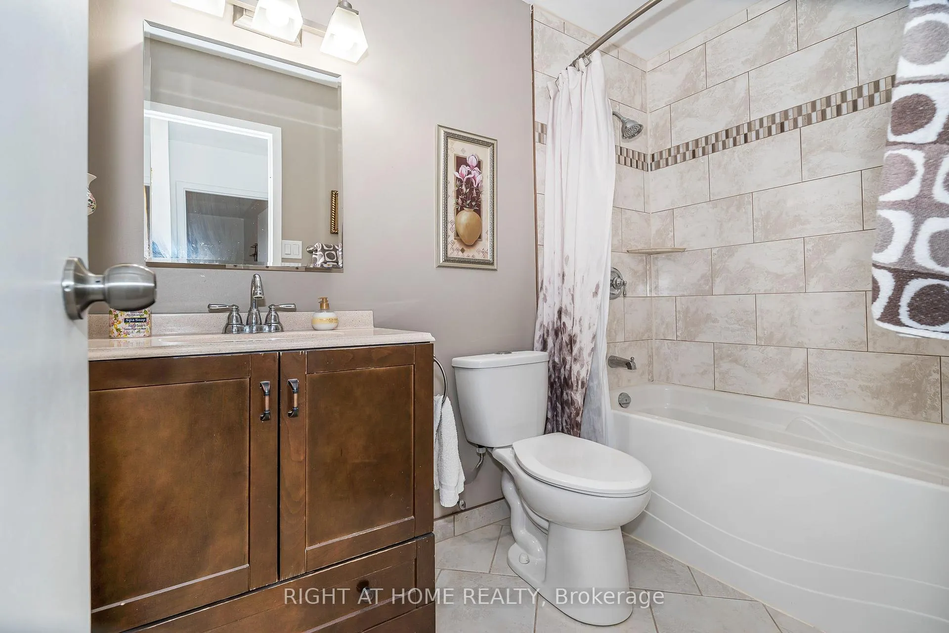 Photo 23 of Unit 506, 131 Taunton Road E, Oshawa, Centennial — HOMEH