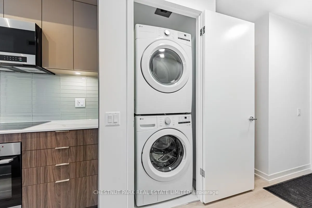 Photo 11 of Unit 406, 863 St. Clair Avenue W, Toronto, Wychwood — HOMEH