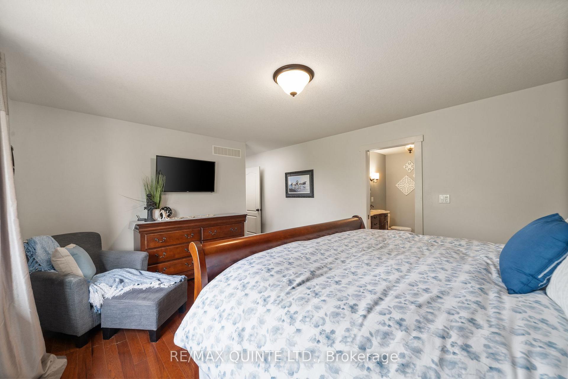 Photo 2 of 275 Avondale Road, Belleville, West Belleville — HOMEH
