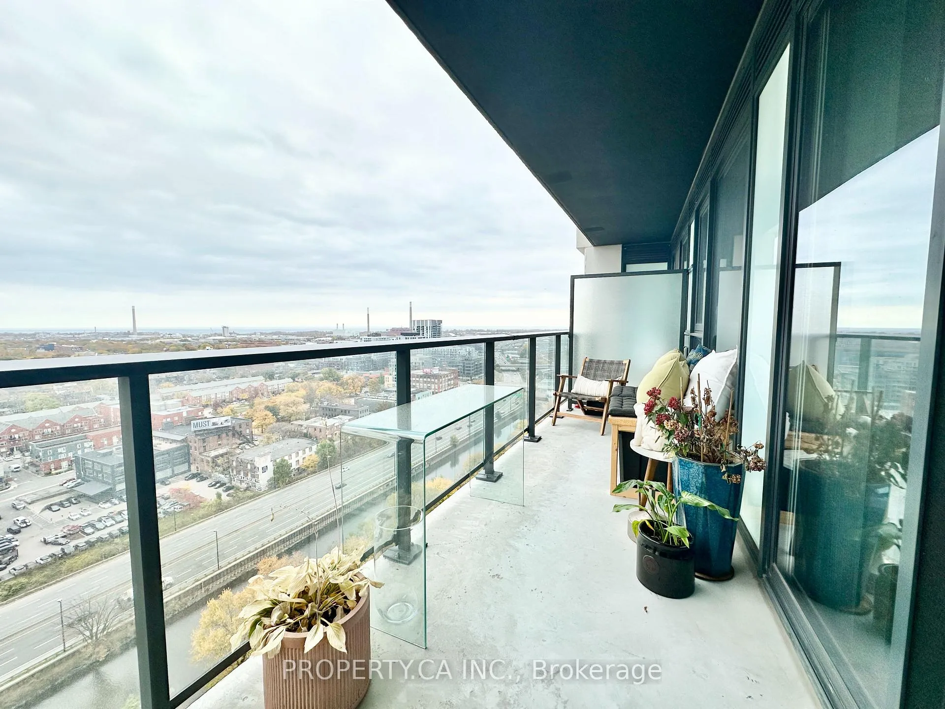 Photo 16 of Unit 1913, 5 Defries Street, Toronto, Regent Park — HOMEH