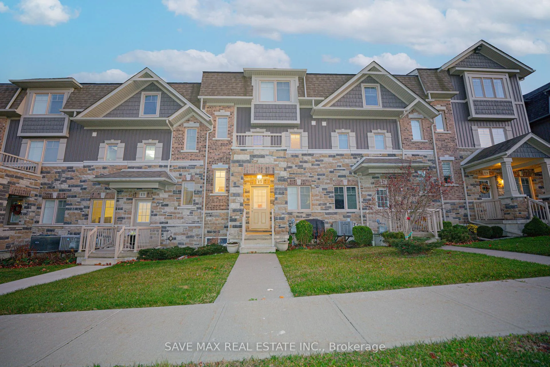 Front of 15 Eliza Avenue N