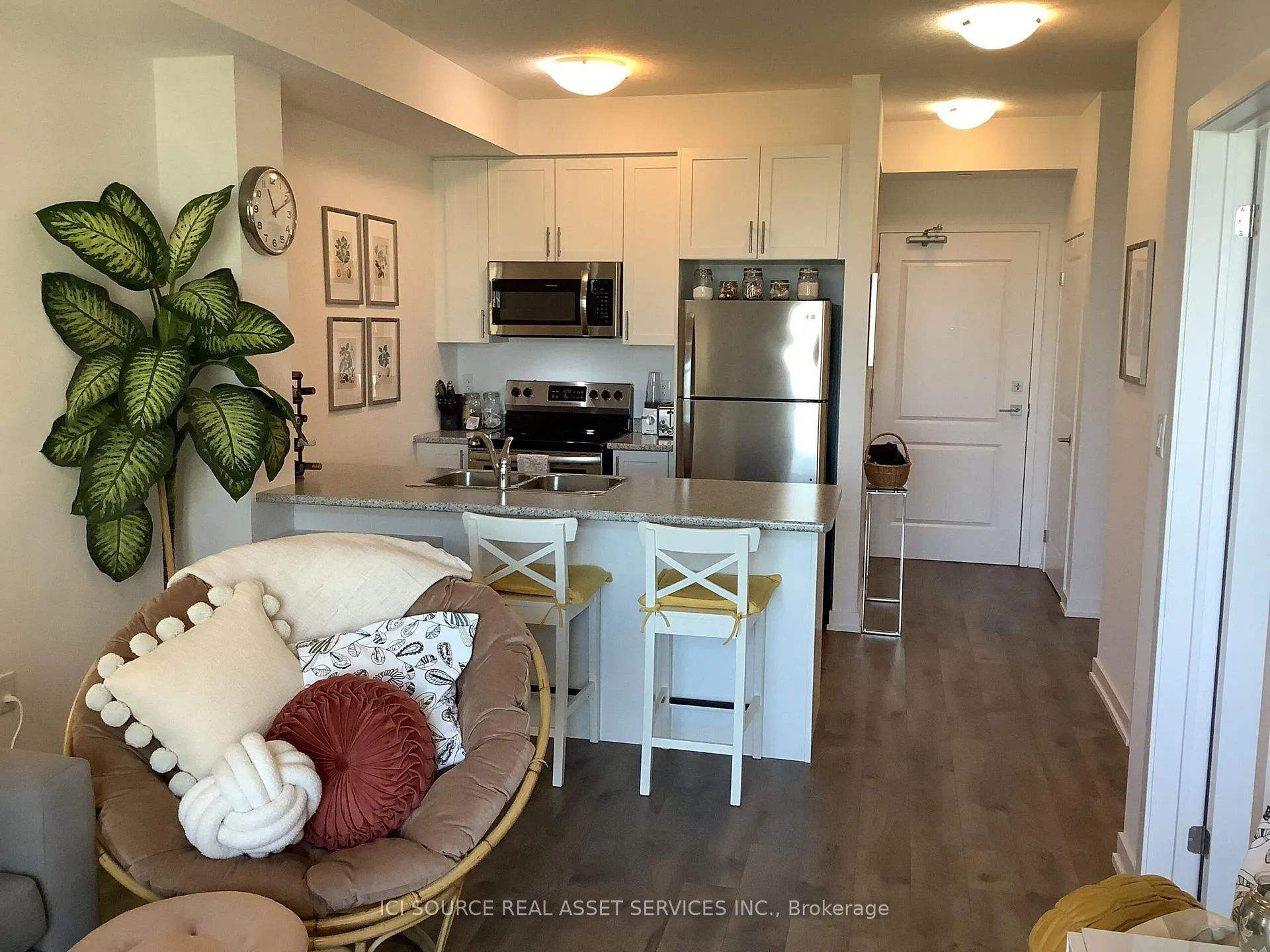 Photo 4 of Unit 203, 101 Shoreview Place, Hamilton, Stoney Creek — HOMEH