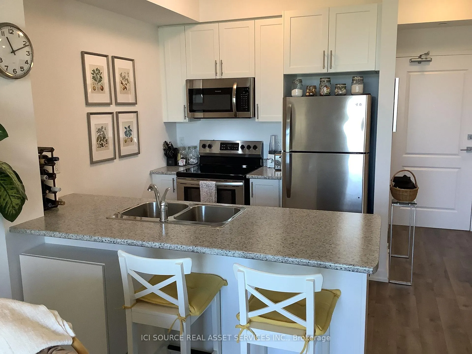 Photo 5 of Unit 203, 101 Shoreview Place, Hamilton, Stoney Creek — HOMEH
