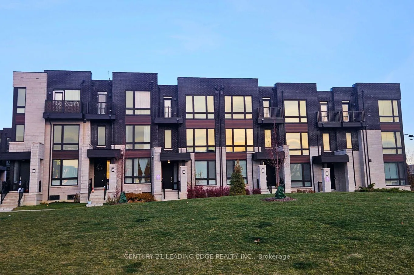 Photo 2 of 30 Hammersmith Lane, Markham, Victoria Square — HOMEH