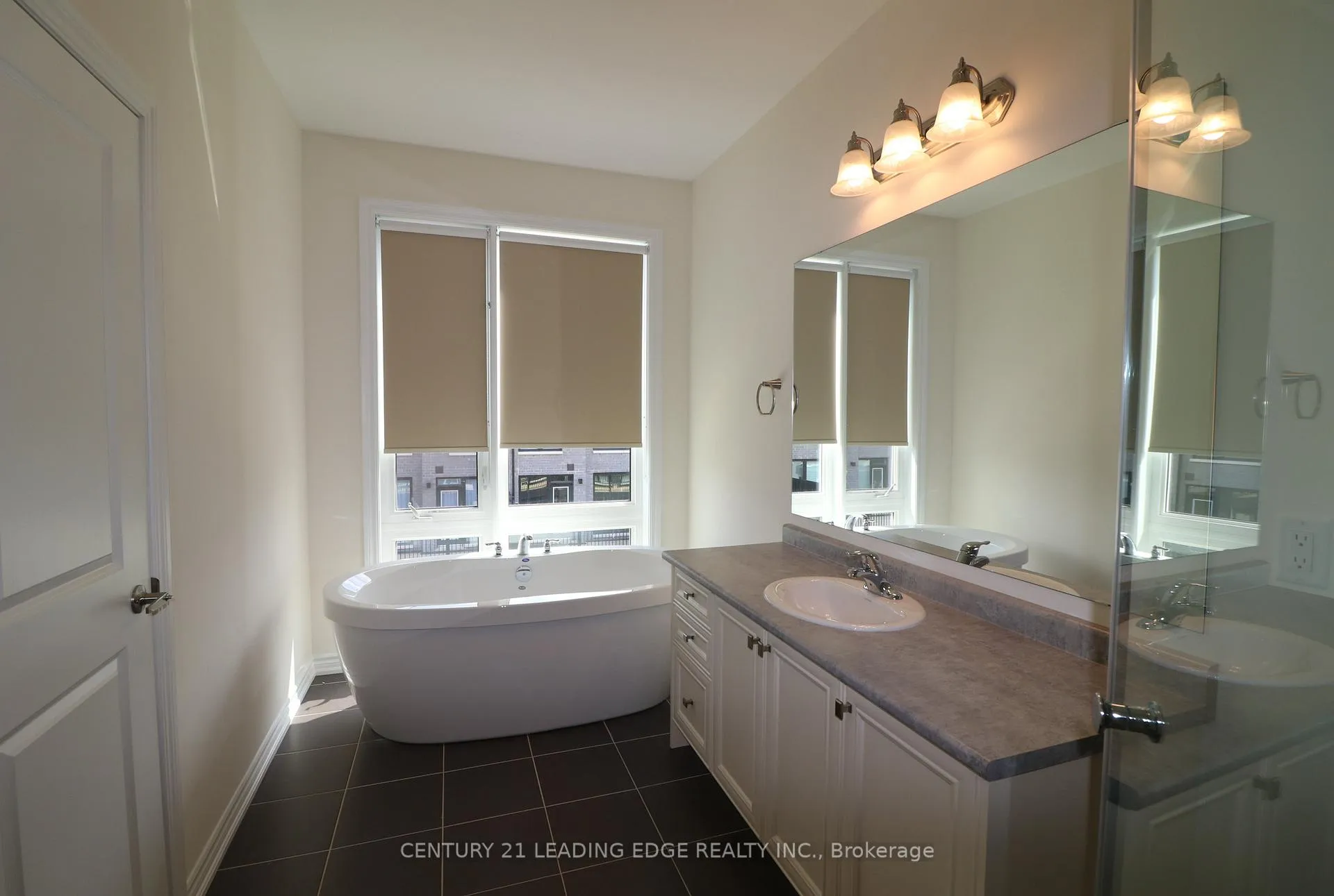 Photo 12 of 30 Hammersmith Lane, Markham, Victoria Square — HOMEH