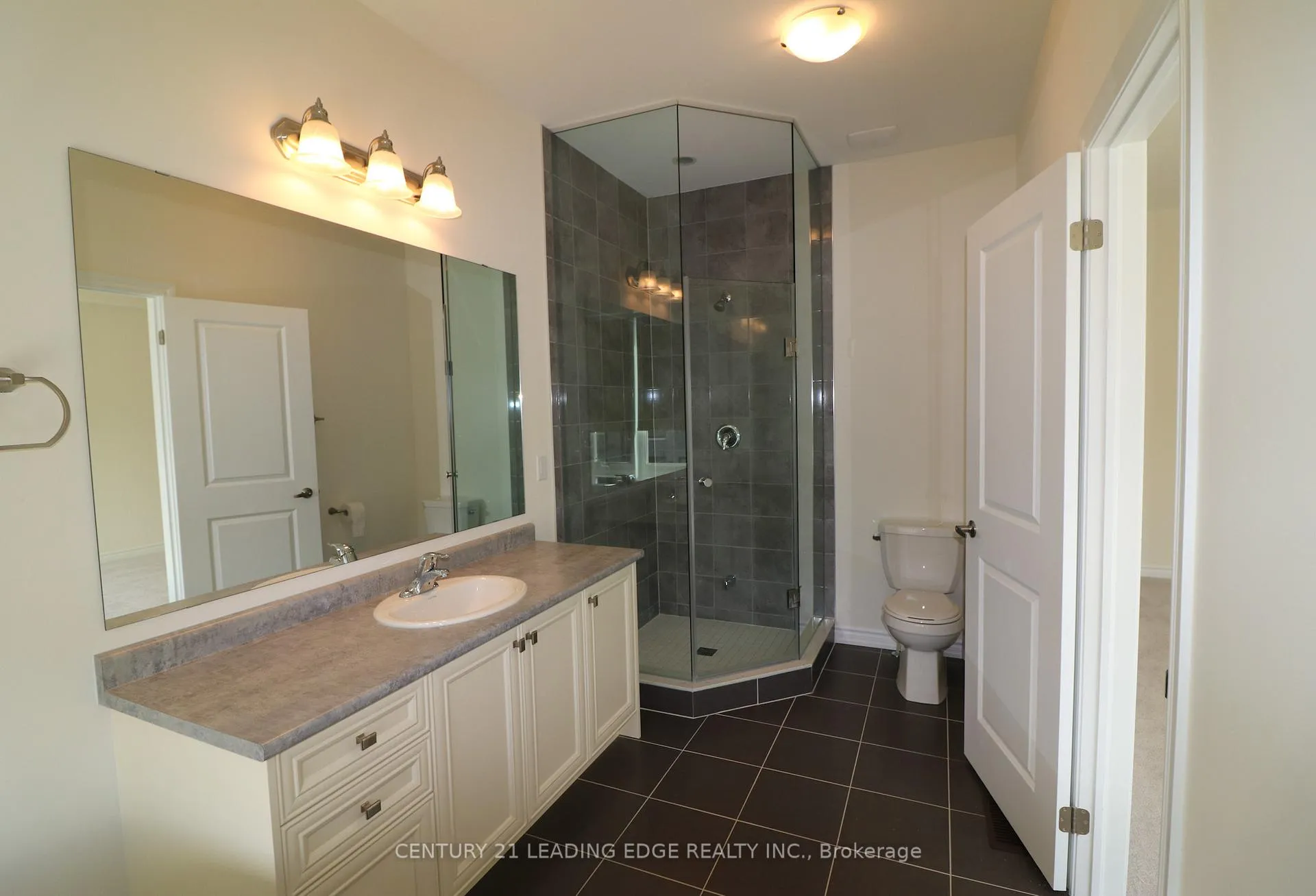 Photo 13 of 30 Hammersmith Lane, Markham, Victoria Square — HOMEH