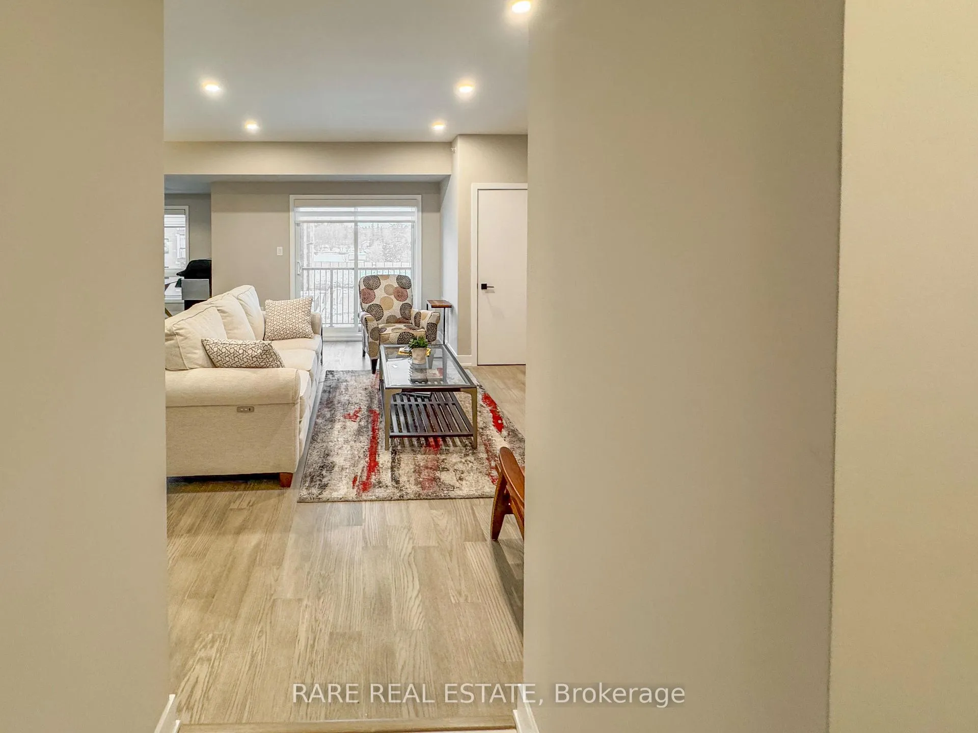 Photo 3 of Unit 602, 8 Culinary Lane, Barrie, Painswick South — HOMEH