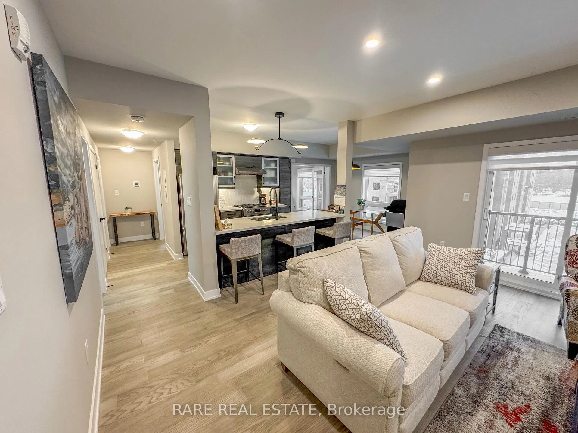 Photo 6 of Unit 602, 8 Culinary Lane, Barrie, Painswick South — HOMEH