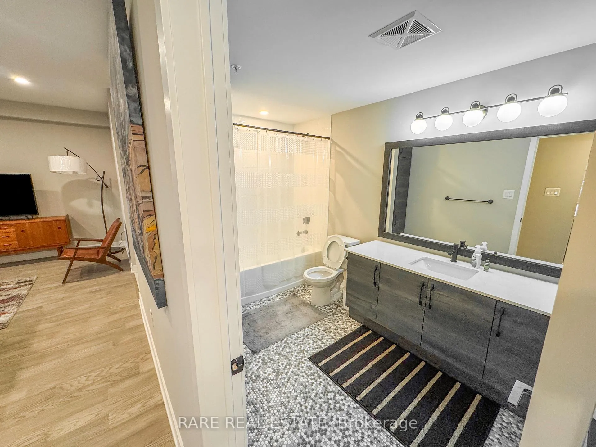Photo 11 of Unit 602, 8 Culinary Lane, Barrie, Painswick South — HOMEH