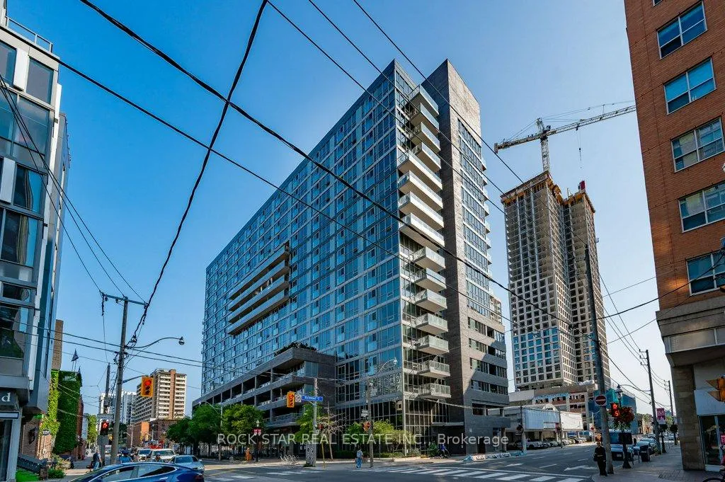 Front of Unit LPH13, 320 Richmond Street