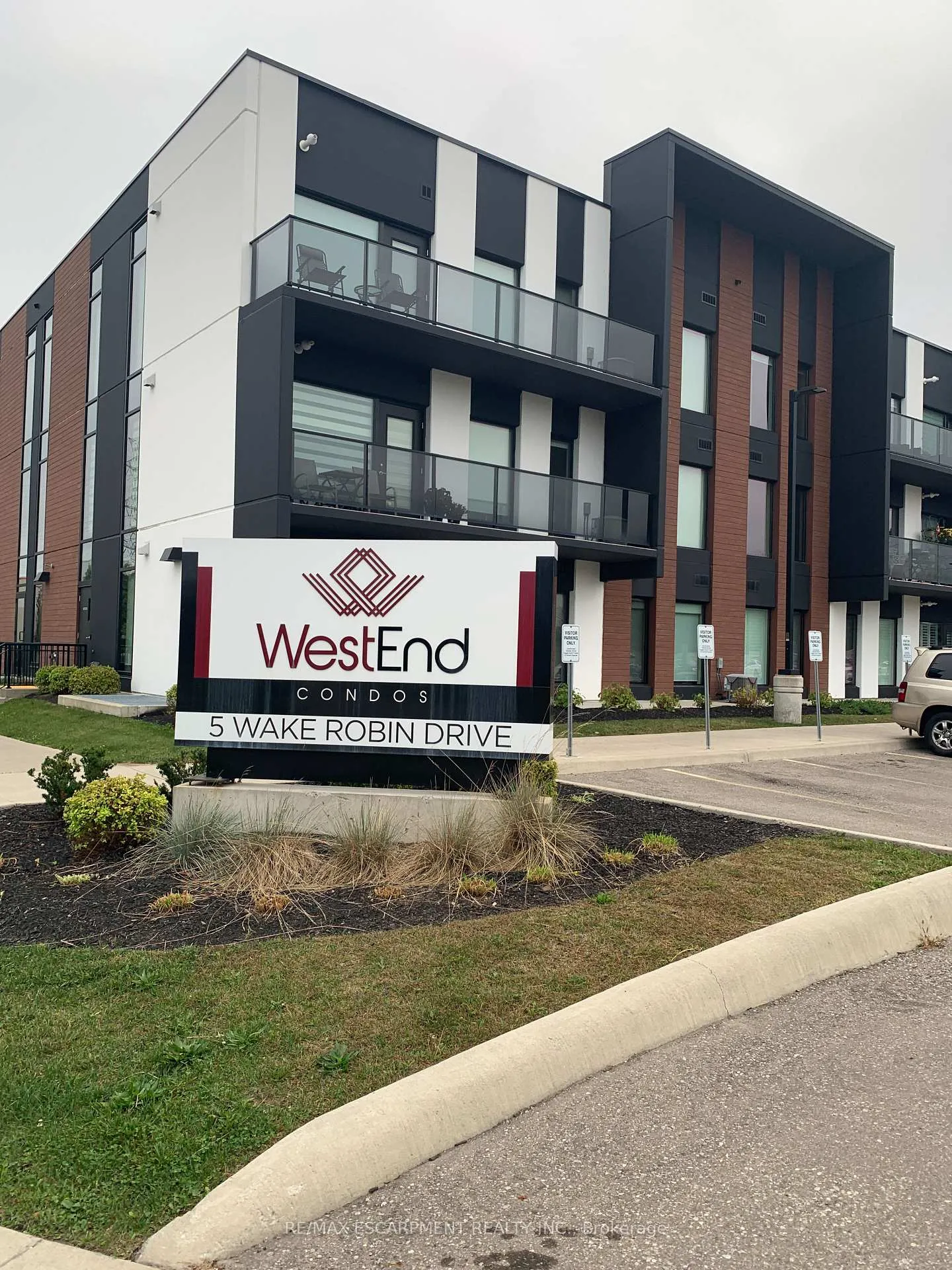 Photo 2 of Unit 210, 5 Wake Robin Drive, Kitchener, Larentian West — HOMEH
