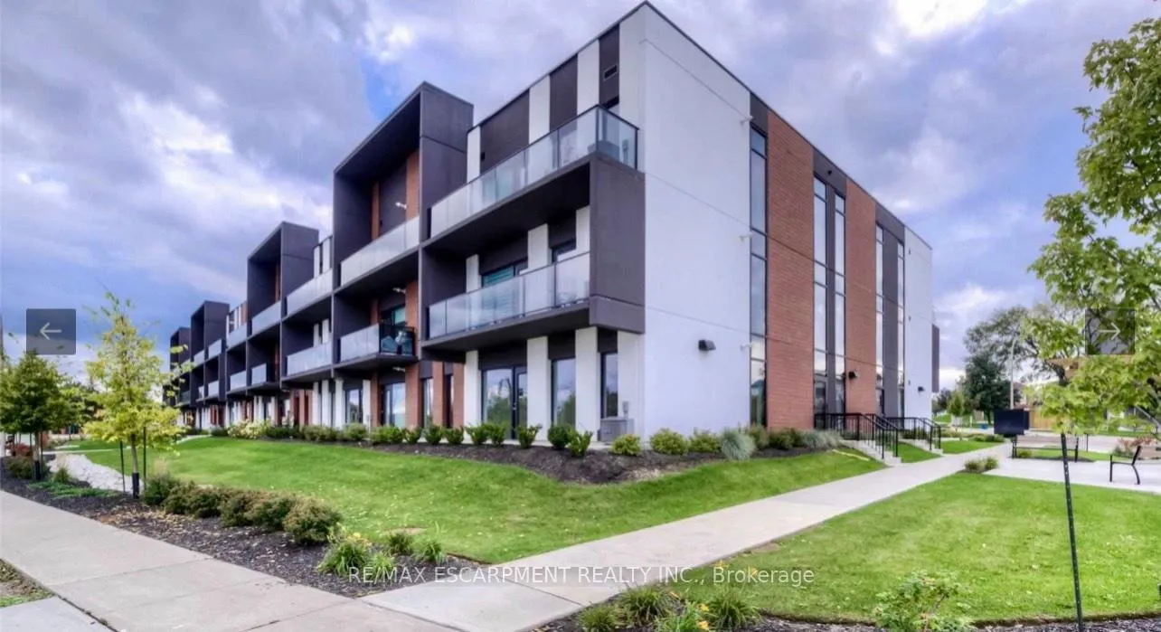 Photo 3 of Unit 210, 5 Wake Robin Drive, Kitchener, Larentian West — HOMEH