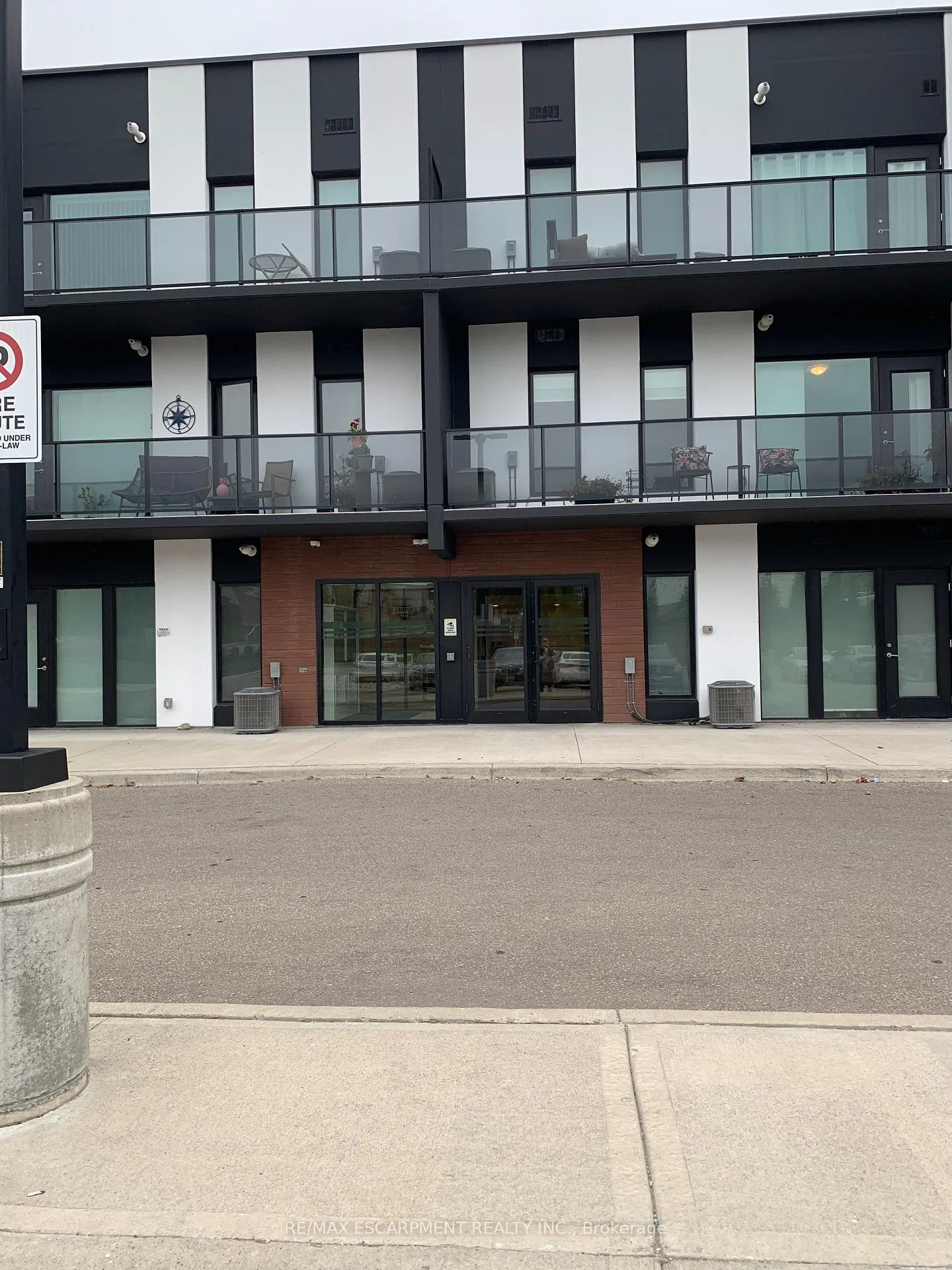 Photo 4 of Unit 210, 5 Wake Robin Drive, Kitchener, Larentian West — HOMEH