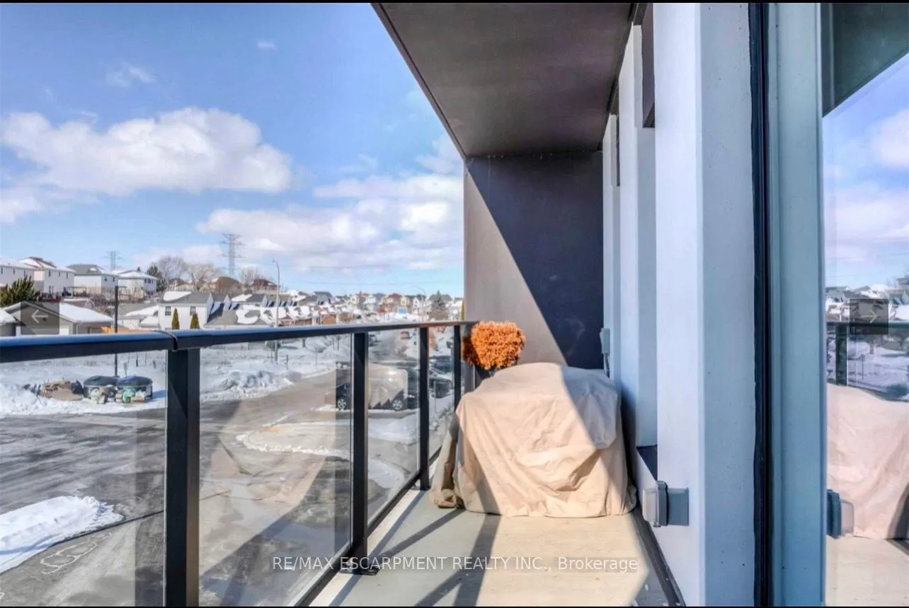 Photo 6 of Unit 210, 5 Wake Robin Drive, Kitchener, Larentian West — HOMEH