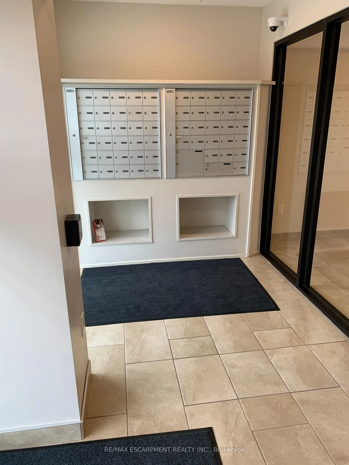 Photo 7 of Unit 210, 5 Wake Robin Drive, Kitchener, Larentian West — HOMEH
