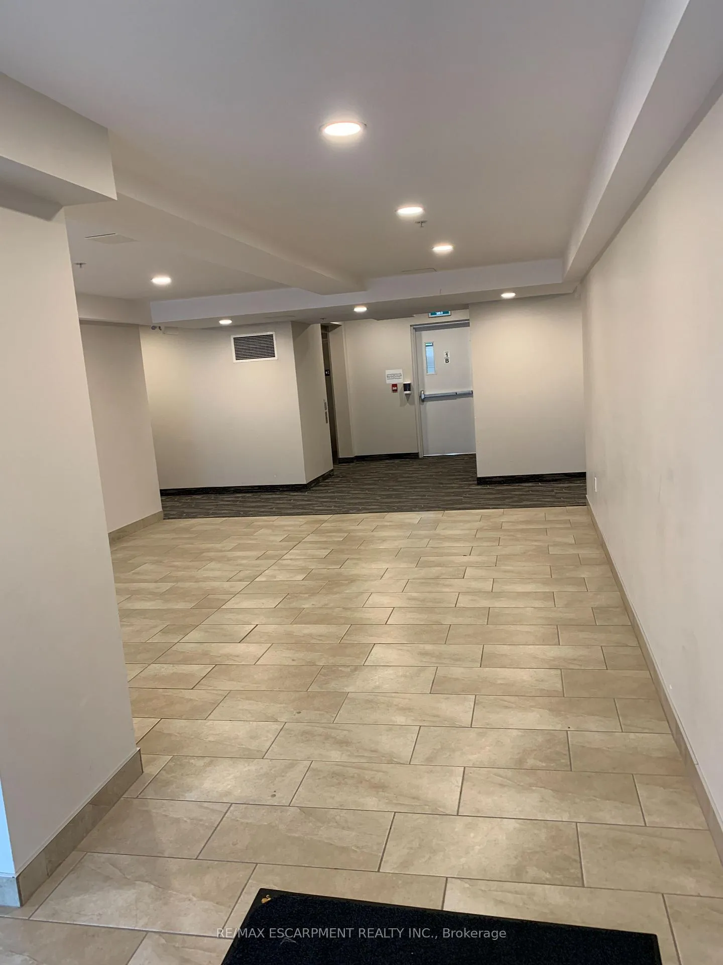 Photo 9 of Unit 210, 5 Wake Robin Drive, Kitchener, Larentian West — HOMEH