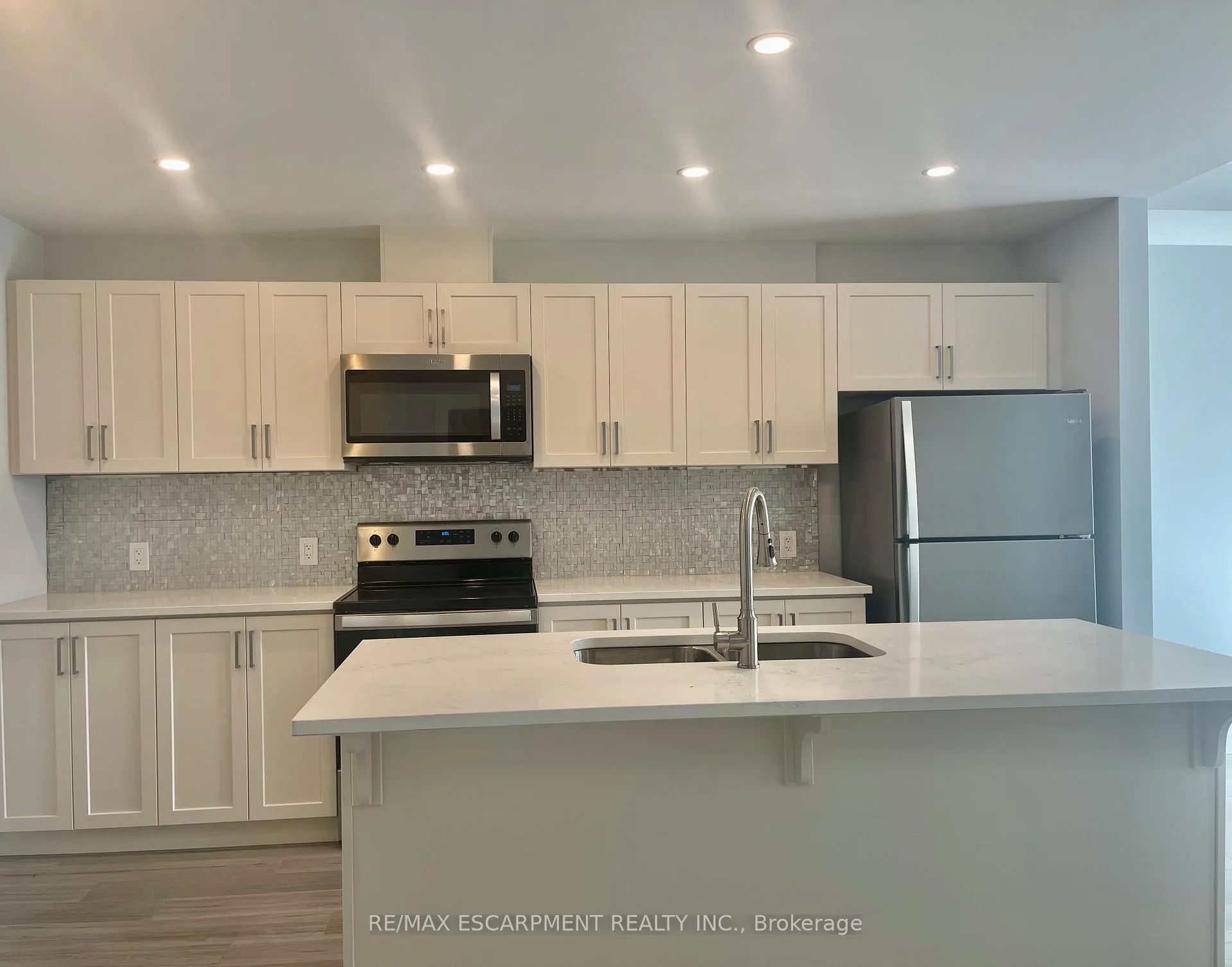 Photo 13 of Unit 210, 5 Wake Robin Drive, Kitchener, Larentian West — HOMEH