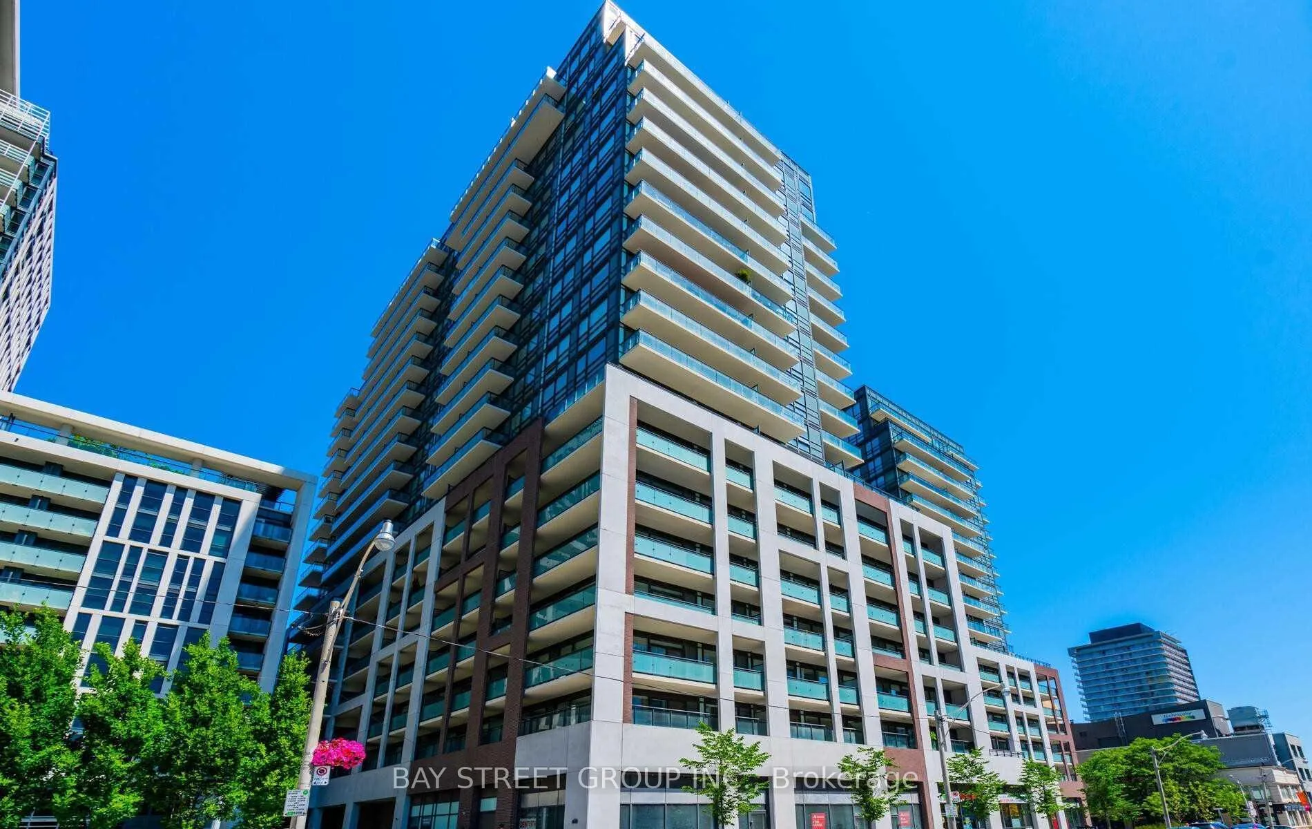 Front of Unit 831, 460 Adelaide Street E