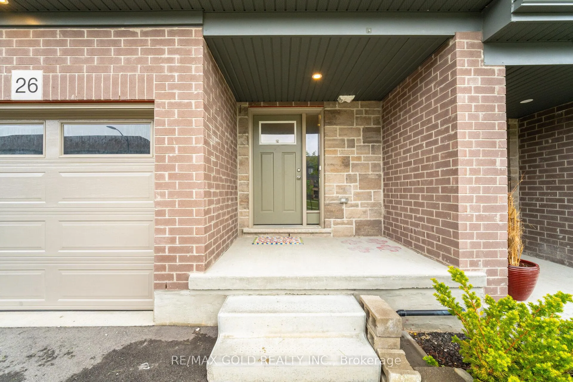Photo 4 of 26 West Mill Street, North Dumfries — HOMEH
