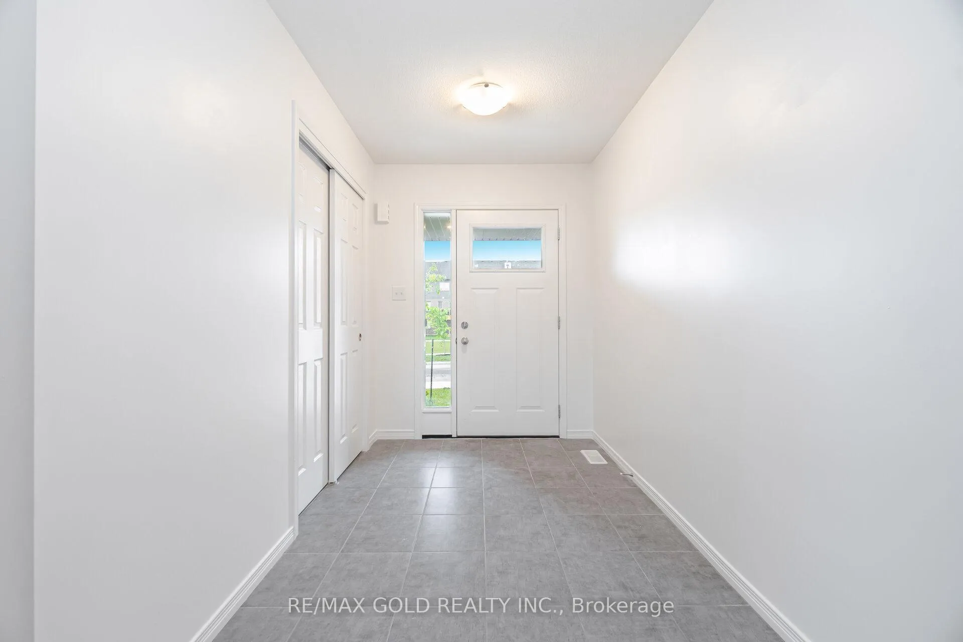 Photo 5 of 26 West Mill Street, North Dumfries — HOMEH