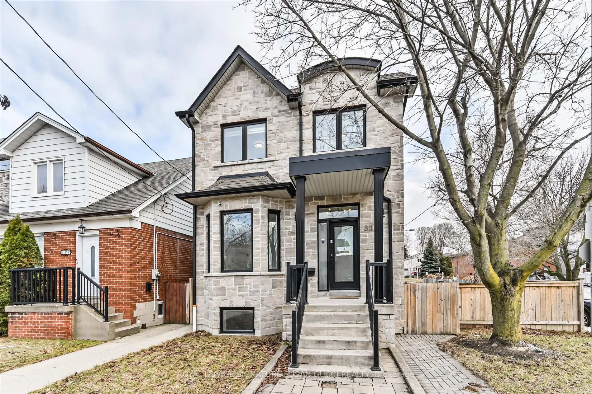 Front of 811 Cosburn Avenue