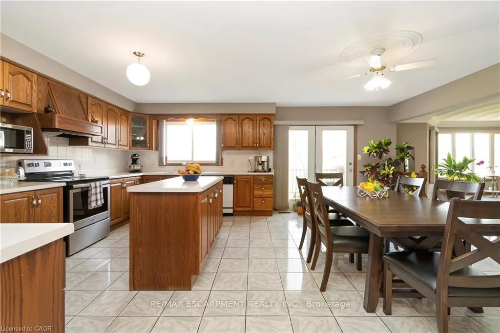 Photo 9 of 266 Sumach Drive, Burlington, Bayview — HOMEH