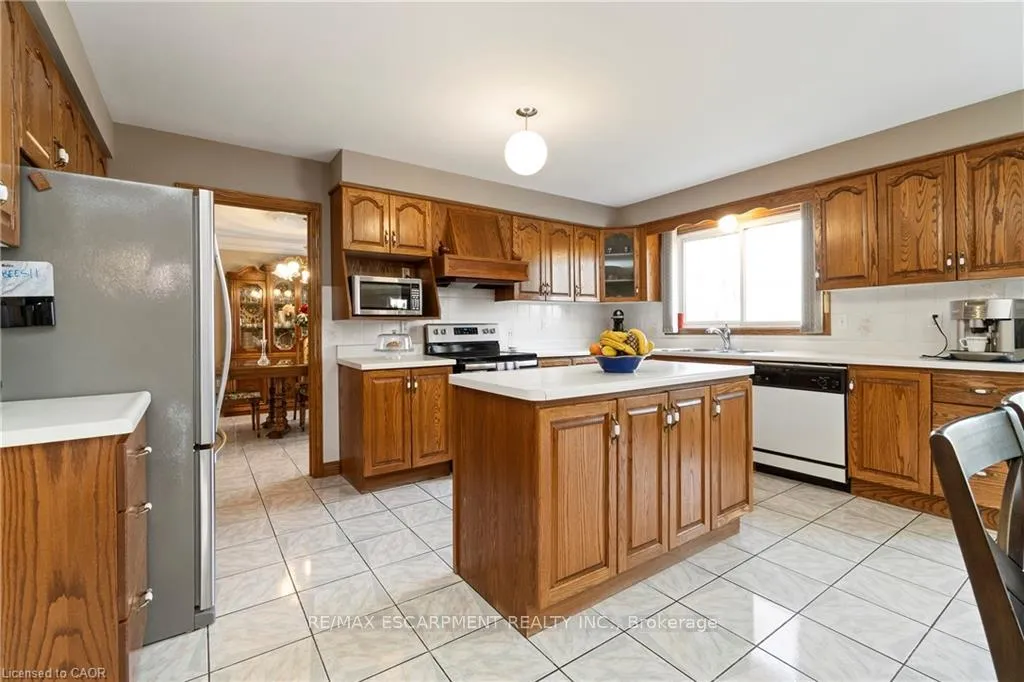 Photo 10 of 266 Sumach Drive, Burlington, Bayview — HOMEH