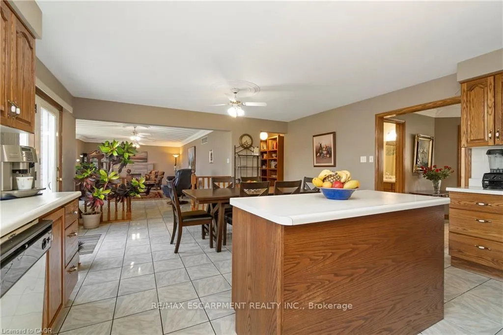 Photo 11 of 266 Sumach Drive, Burlington, Bayview — HOMEH