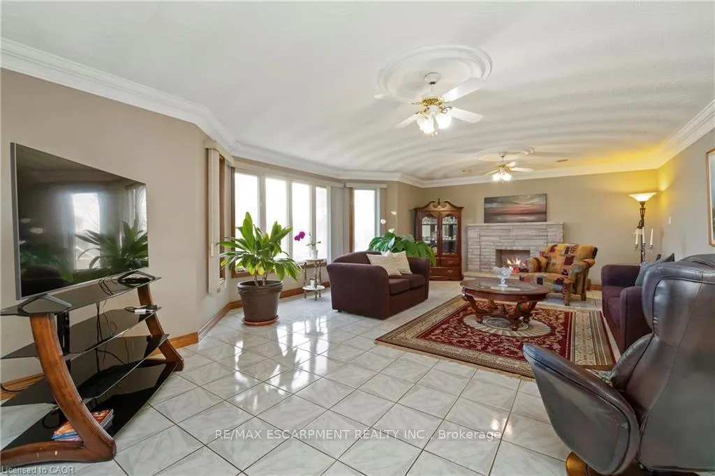 Photo 14 of 266 Sumach Drive, Burlington, Bayview — HOMEH