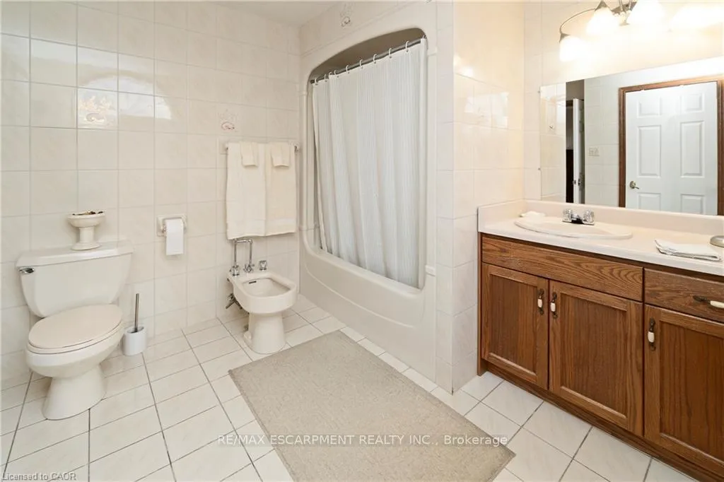 Photo 18 of 266 Sumach Drive, Burlington, Bayview — HOMEH